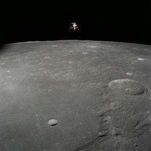 Apollo 12 maanmodule Intrepid landt op het maanoppervlak in de Oceaan van Stormen door Unbekannt