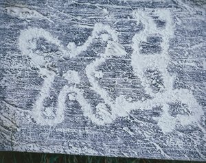Camunische roos, kopie van rotstekeningen in de Valcamonica-vallei, houtskooltekening, frottagetechniek