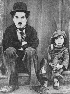 Charlie Chaplin en Jackie Coogan in The Kid door Unbekannt