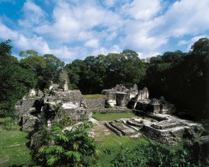 Precolumbiaanse beschaving: zicht op de Maya-site van Uaxactun