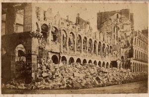 Commune van Parijs (1871): uitzicht op het Ministerie van Financiën na de brand van mei 1871. Fotografie door Unbekannt
