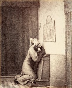 Dante knielt in gebed, met zijn blik gericht op een drieluik.
