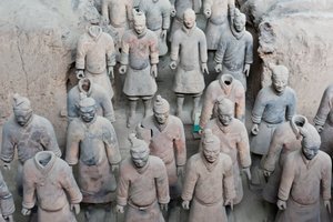 Eerste put; staande krijgersfiguren; Mausoleum van keizer Qin Shi Huang; Terracottaleger; Xi