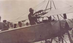 Franse soldaten rond het machinegeweer van een vliegtuig - 1915