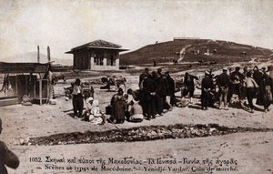 Griekenland, Macedonië, Giannitsa (Yannitsa): mars in Yenidje Vardar (Yenidje-Varvar) - Ansichtkaart 1914-1918 door William M. Timlin