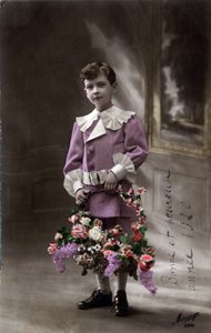 Gelukkig Nieuwjaar Wenskaart: Een kind met een mand bloemen - Ansichtkaart gedateerd 1920