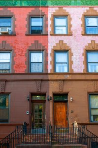 Straatwinkels en gebouwen in Harlem, New York City, 2021 (foto) door Alec Hunter