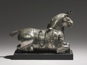 Paardvormig drinkvat, 200-325