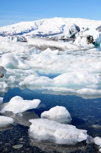 IJsbergen en ijsschotsen bij Jokulsarlon Gletsjerlagune, IJsland