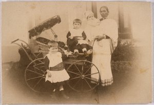 Indiase ayah met haar Europese kinderen, ca. 1870 door Unbekannt