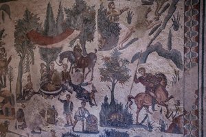 Zaal van de kleine jacht. Algemeen overzicht van het mozaïek. 3e - 4e eeuw. Romeinse Villa van de Casale, Sicilië. UNESCO-site.