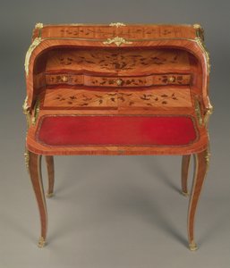 Louis XV bureau de dame, met bloemmarqueterie en verguld bronzen beslag, door Bernard II van Risenburgh (fl.1730-65/6), c.1750 door Unbekannt