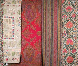 Mihrab Susani, Oezbekistan, eind 19e eeuw (zijde); Sjaal, Kasjmir, gemaakt door Momtaz
