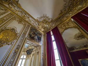 Minerve leert een jong meisje de kunst van het tapijt maken door Unbekannt