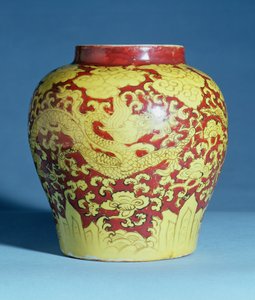 Ming rood en geel baluster vaas (Chia ching merk) (1522-66)
