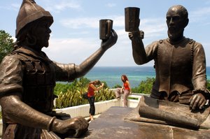 Monument genaamd Sanduguan of bloedritueel waar een toast met bloed wordt opgevoerd tussen de Spaanse conquistador Miguel López de Legazpi en de Filipijnse Sikatuna die de eerste vredesovereenkomst formaliseert. Bool, Bohol, 2019 door Unbekannt