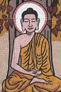 Ong Nui boeddhistische pagode, muurschildering, Het leven van de Boeddha, Shakyamuni Boeddha zittend in de meditatiehouding onder de Bodhiboom, Quy Nhon, Vietnam, 2019
