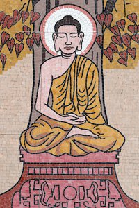 Ong Nui boeddhistische pagode, muurschildering, Het leven van de Boeddha, Shakyamuni Boeddha zittend in de meditatiehouding onder de Bodhiboom, Quy Nhon, Vietnam, 2019 (foto)