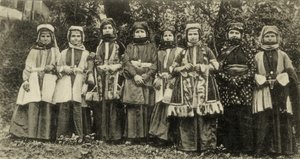 Osetini vrouwen in traditionele klederdracht Minderheidsgroep in de Sovjet-Unie