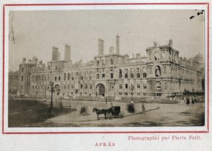 Commune van Parijs (1871): zicht op het Hôtel de Ville in Parijs na de brand in mei 1871