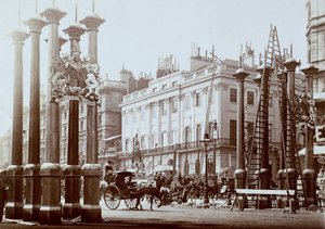 Park Lane versierd voor het diamanten jubileum van koningin Victoria door Unbekannt