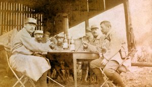 Foto uit een persoonlijk album van een infanterieluitenant tijdens de eerste maanden van de Eerste Wereldoorlog