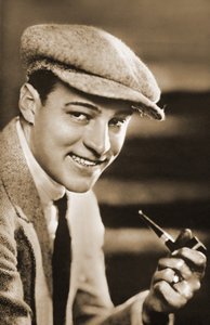 Portret van Rudolph Valentino (1895 – 1926) (zwart-wit foto)