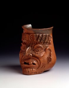 Precolumbiaanse kunst, Maya-beschaving, postklassieke periode: antropomorfe kleivaas die het hoofd van een oude man met een diadeem en oorbellen afbeeldt