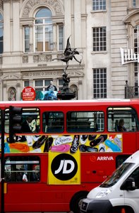 Rode Londense Bus, Piccadilly (foto) door Unbekannt