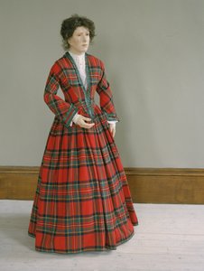 Royal Stewart tartan wollen jurk met geplooide zijden afwerking, c.1845-50 door Unbekannt