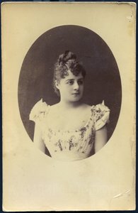 Sint-Petersburg: Studioportret van een jong meisje, Mademoiselle Derigny
