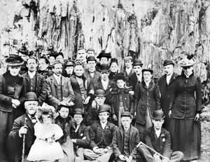 Verenigd Koninkrijk: Een Groep Mensen op Uitstapje. ca. 1910 door Unbekannt