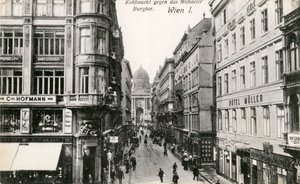 Wenen: Kohlmarkt met Michaelerkirche op de achtergrond