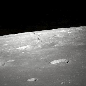 Uitzicht op Rima Ariadaeus op de maan door Unbekannter Künstler