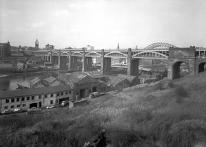 Uitzicht op de High Level Bridge vanaf Gateshead, High Level Bridge, VK, april 1969