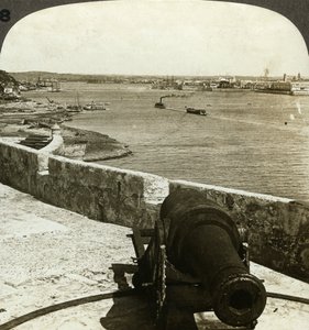 Kanon, Morro Castle, Havana, Cuba door Underwood and Underwood