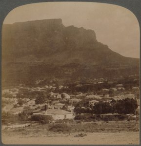 Kaapstad en de Tafelberg, west vanaf de voet van Signal Hill, Zuid-Afrika, 1902 door Underwood and Underwood