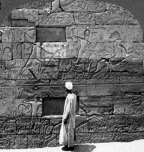 Grote oorlog reliëfs gebeeldhouwd in de muur van de Karnak-tempel, Thebe, Egypte, 1905