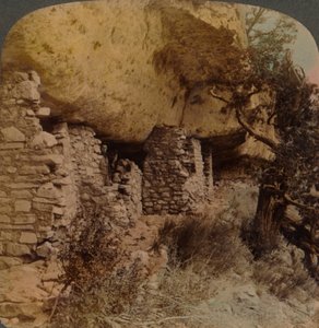 Huizen van een verdwenen ras - Klifwoningen in Walnut Canyon, Arizona, 1903. Kunstenaars: Elmer Underwood, Bert Elias Underwood