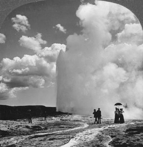 Old Faithful geiser, Yellowstone National Park, VS