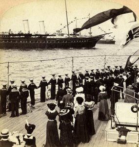 Koninklijk jacht passeert het slagschip HMS Nile, Kroningsreview, Spithead, Hampshire, 1902