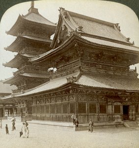 Statige pracht van de Shitenno-ji Tempel, Osaka, Japan, 1904 door Underwood and Underwood
