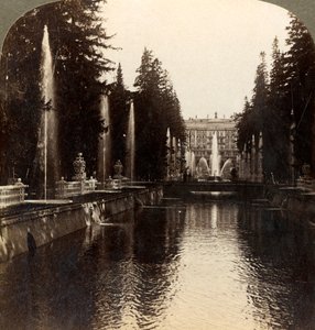 De laan van fonteinen, Keizerlijk Paleis van Peterhof, Rusland door Underwood and Underwood