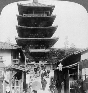 De westkant van de vijf verdiepingen tellende Yasaka-pagode, Kyoto, Japan