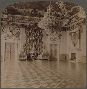 Troonzaal, Koninklijk Paleis, Berlijn, met borden beladen dressoir en koninklijke decoraties, Duitsland, 1903