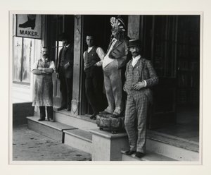 Bij de Schoenenwinkel, Columbia, CA