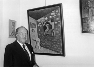 Pierre Velly Alias Pierre De Varga Voor een van Zijn Canvas bij de Opening van Zijn Tentoonstelling in de Galerie 3000 11 April 1986