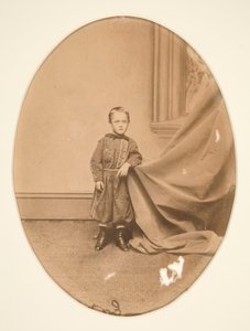 Portret van een Staande Jongen door Unknown