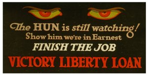 De Hun kijkt nog steeds! Laat hem zien dat we serieus zijn - maak de klus af Victory Liberty Loan, c.1917 door Unknown