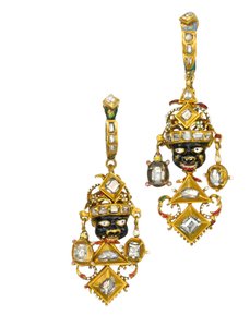 Een paar Renaissance revival oorhangers, ca. 1870